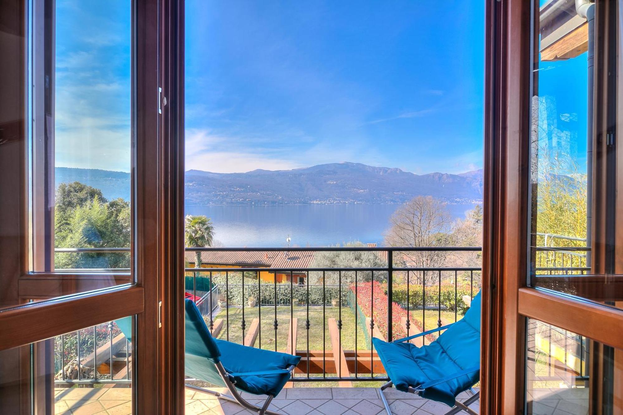 La Brezza Del Lago Maggiore With View - Happy Rentals ลาเวโน มอมเบลโล ภายนอก รูปภาพ